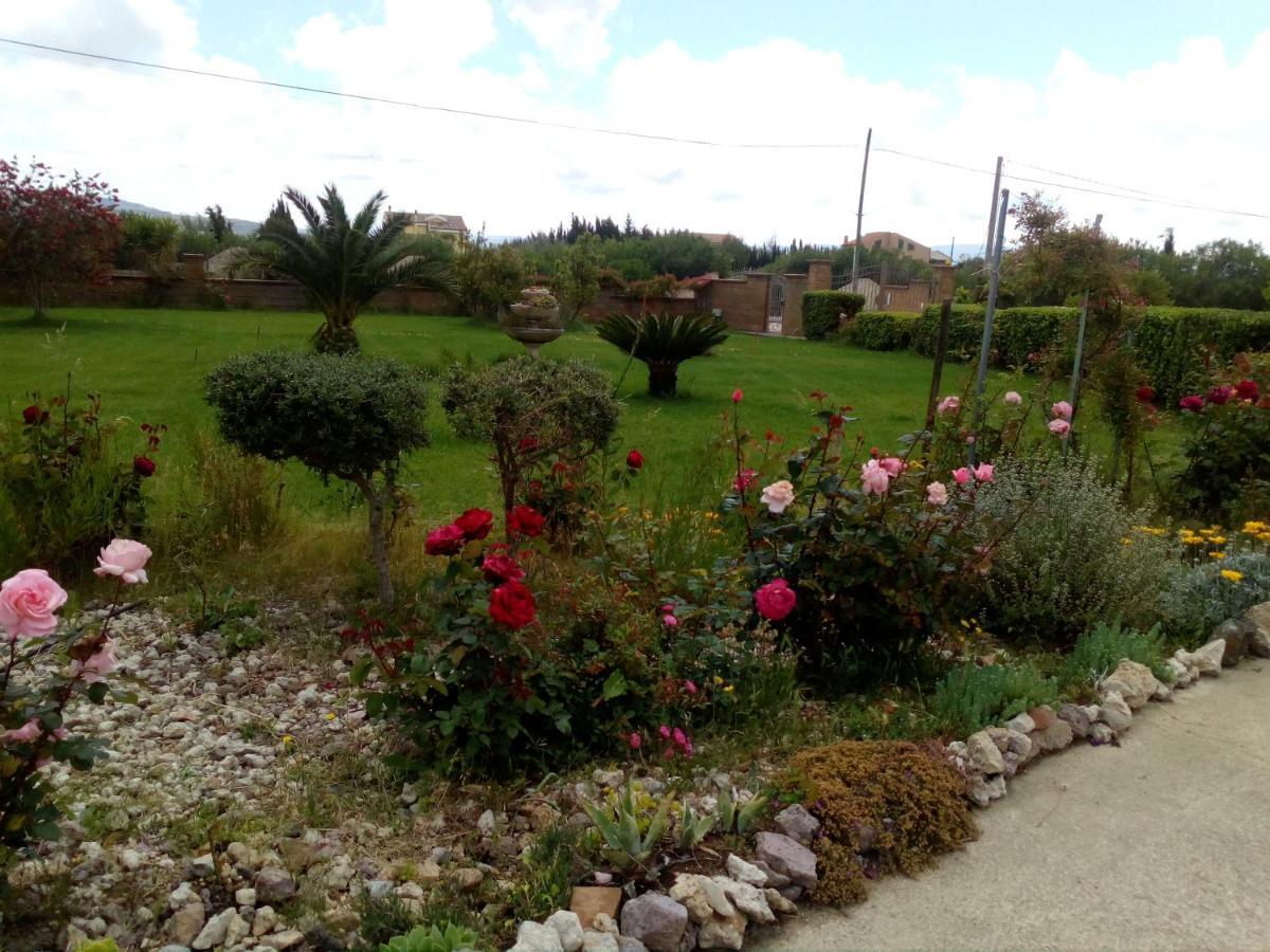 Apartmán Le Rose Olmedo Exteriér fotografie